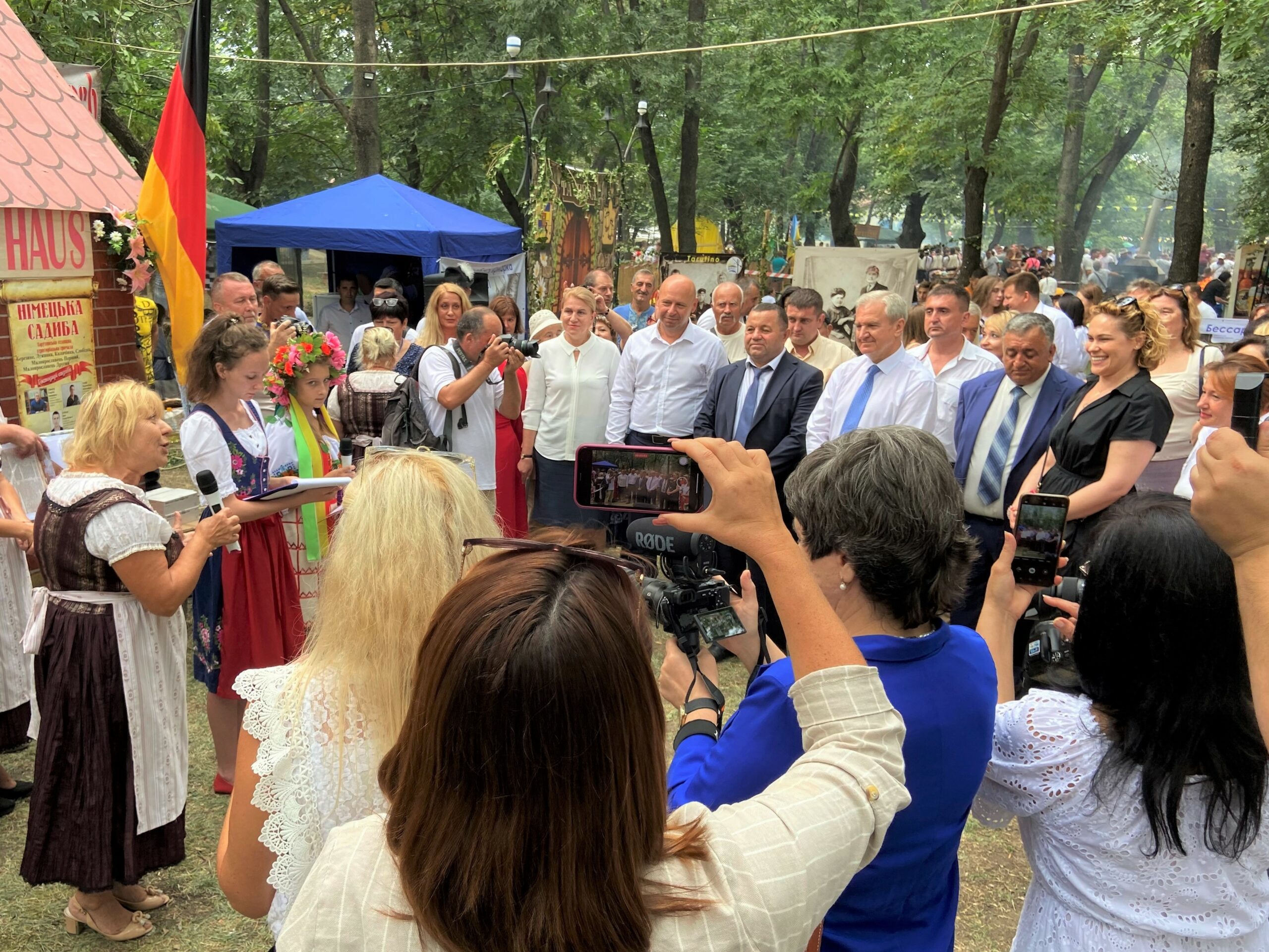 Großer Andrang im "Deutschen Hof": Politker aus Odesa übergaben Spenden für unterschiedliche deutsche Initiativen in der Region.