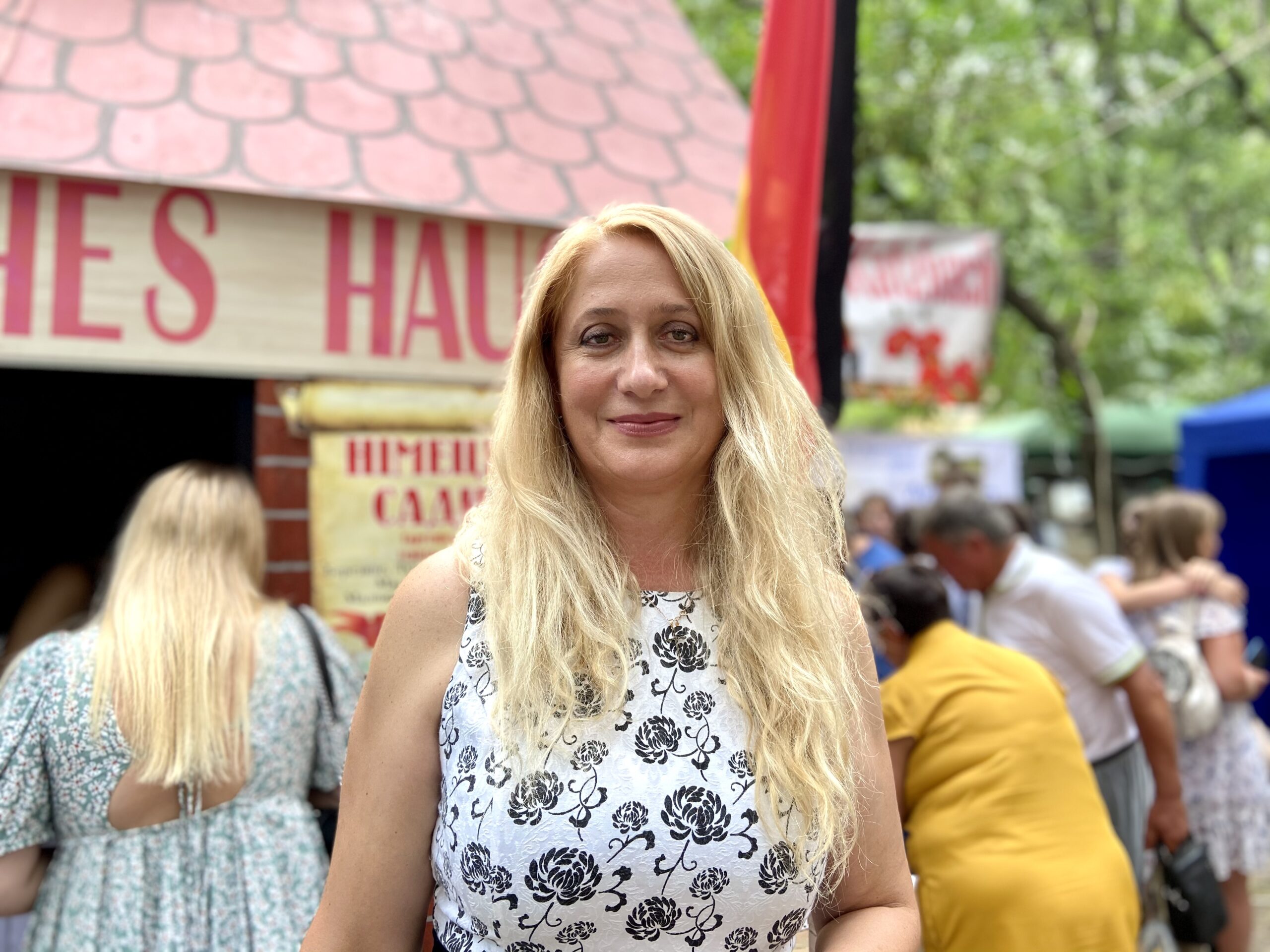 Svetlana Kruk leitet gemeinsam mit Wladimir Kubjakin das "Bessarabiendeutsche Haus" in Tarutyne und organisiert verschiedene kulturelle und humanitäre Projkete in Zusammenarbeit mit dem "Bessarbiendeutschen Verein" in Stuttgart.