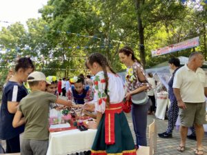 Kinder und Jugendliche konnten an verschiedenen Workshops zum traditionellen Handwerk teilnehmen.